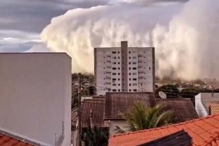 ببینید / هجوم ابرهای عجیب به شهر مینیروس برزیل