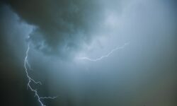 رگبار و رعد و برق در ۱۵ استان / احتمال توفان شن در ۱۰ استان