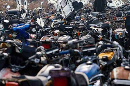 فروش موتورسیکلت های توقیفی در پارکینگ های هرمزگان از طریق مزایده