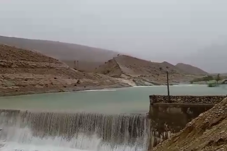 بارش شدید باران در استان هرمزگان/ آبگرفتی معابر و سرریز شدن سازه‌ آبخیزداری در بندرخمیر + فیلم